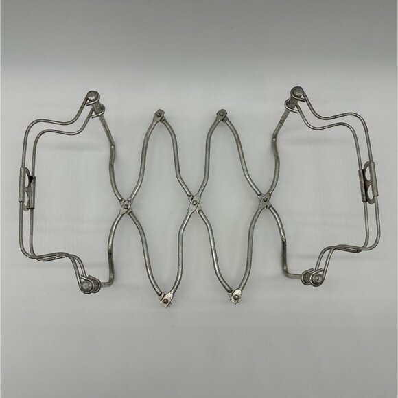 Vintage Casserole Caddy Trivet Expandable Metal Wire Baking Dish Holder Italy - Picture 3 of 10